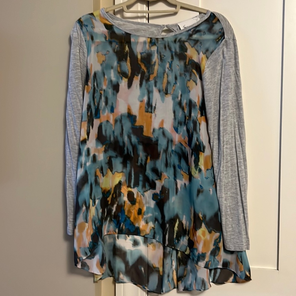 Two by Vince Camuto grey knit/sheer multi uneven hem top